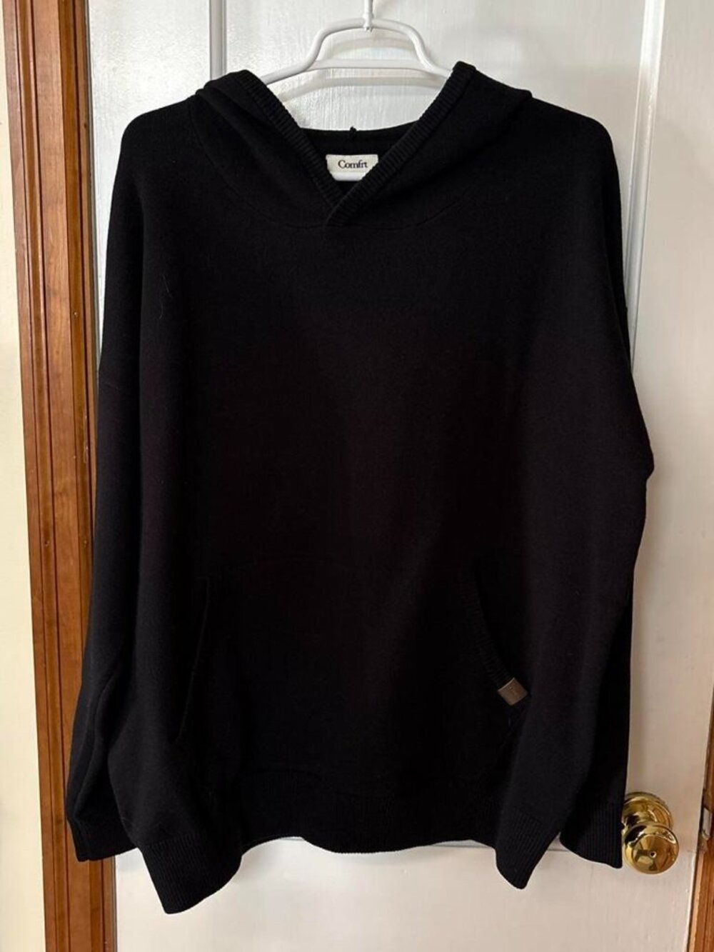 Comfrt Women's Black Hoodie